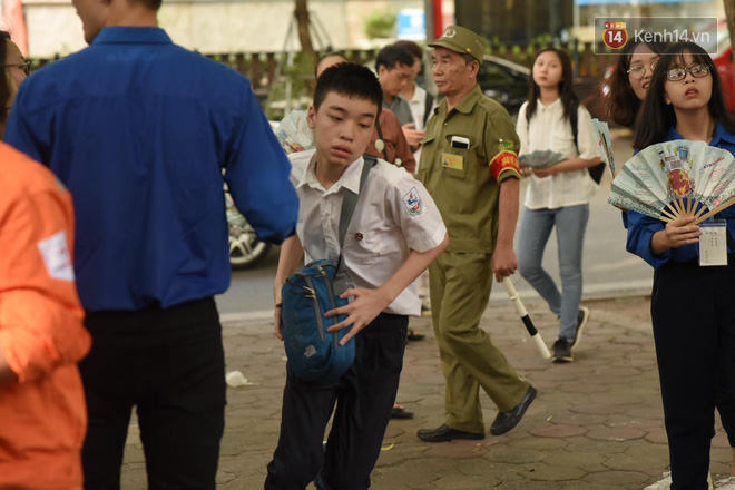 Thi vào lớp 10 ngày 17/7: Hà Nội bước vào môn thi đầu tiên, TP.HCM thi môn cuối cùng-16