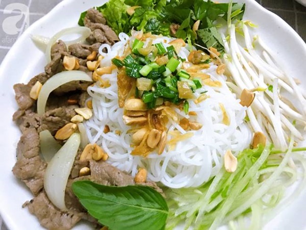 Nắng hoa cả mắt thì dại gì bày vẽ phức tạp, cứ làm tô bún bò xào nhanh - gọn - nhẹ vừa ngon hết cỡ lại mát mẻ sung sướng-7