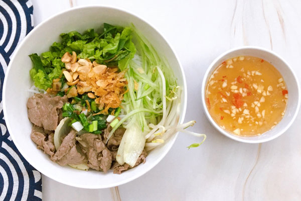 Gái một con Vân Hugo khoe tài nấu ăn, dân mạng lại chú ý một chi tiết đẹp mắt khác-14