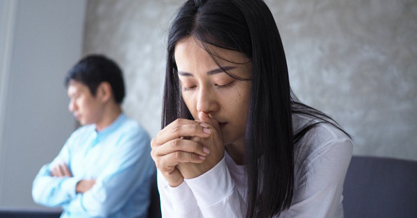 Keo kiệt với chồng từng đồng mà sinh nhật tôi, vợ bỗng dưng lại tặng một món quà giá trị lớn, khi sự thật bị vỡ lở, tôi uất ức vô cùng-1