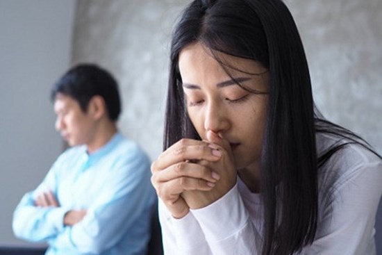 Keo kiệt với chồng từng đồng mà sinh nhật tôi, vợ bỗng dưng lại tặng một món quà giá trị lớn, khi sự thật bị vỡ lở, tôi uất ức vô cùng