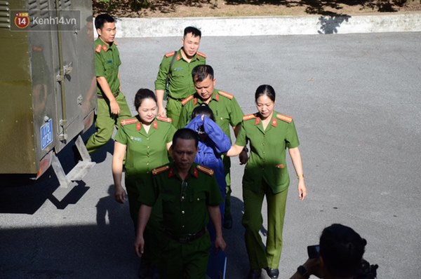 Ảnh: Nữ bị cáo đầu độc chị vì yêu anh rể bình thản khai nhận hành vi, nói cảm thấy may mắn cho chị họ vì đã thoát chết-3