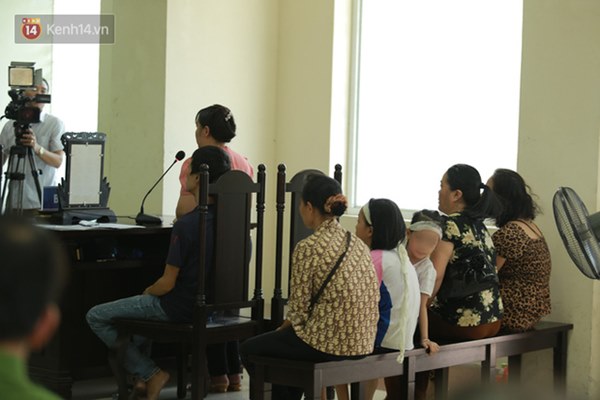 Ảnh: Nữ bị cáo đầu độc chị vì yêu anh rể bình thản khai nhận hành vi, nói cảm thấy may mắn cho chị họ vì đã thoát chết-9