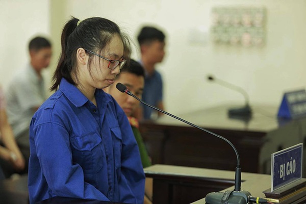 Nỗi đau 2 người mẹ trong vụ đầu độc bằng trà sữa ở Thái Bình: Người lặng lẽ ôm di ảnh con, người chết điếng nghe con nhận án tử-1