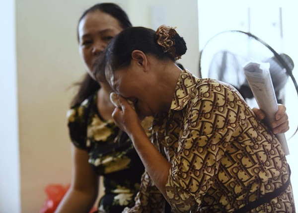 Nỗi đau 2 người mẹ trong vụ đầu độc bằng trà sữa ở Thái Bình: Người lặng lẽ ôm di ảnh con, người chết điếng nghe con nhận án tử-3