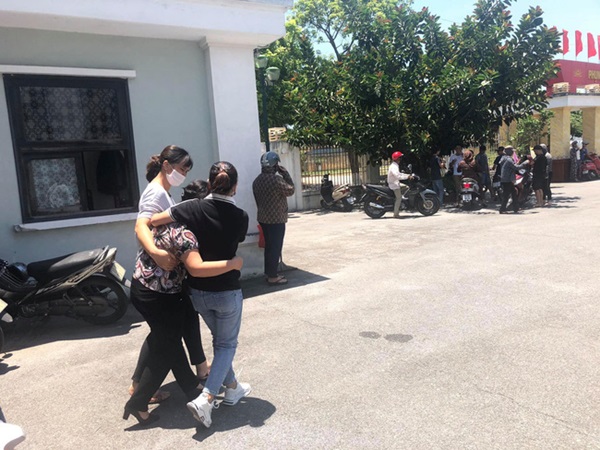 Nỗi đau 2 người mẹ trong vụ đầu độc bằng trà sữa ở Thái Bình: Người lặng lẽ ôm di ảnh con, người chết điếng nghe con nhận án tử-5