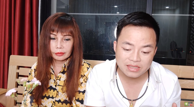 Cô dâu 63 tuổi cố tình làm xấu để quay clip theo trend vô tình lộ gương mặt hậu phẫu thuật thẩm mỹ khiến nhiều người giật mình-1
