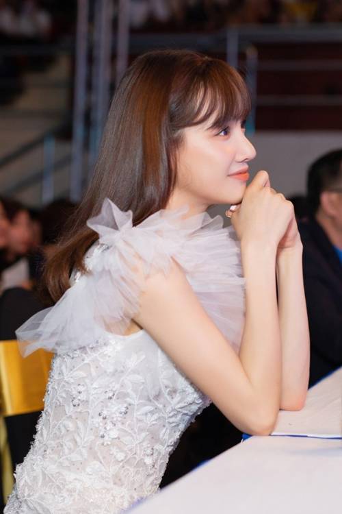 Chẳng cần thẩm mỹ, Nhã Phương có tuyệt chiêu hack tuổi nhờ biến hoá mái tóc-3