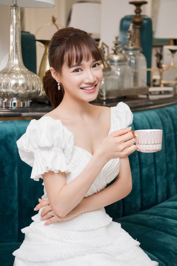 Chẳng cần thẩm mỹ, Nhã Phương có tuyệt chiêu hack tuổi nhờ biến hoá mái tóc-9