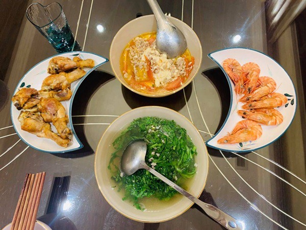 Gái một con Vân Hugo khoe tài nấu ăn, dân mạng lại chú ý một chi tiết đẹp mắt khác-4