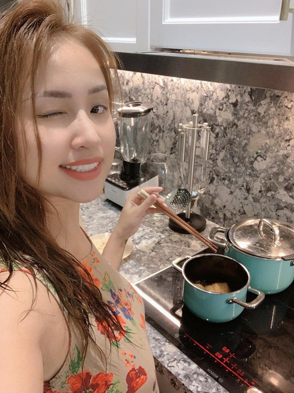 Gái một con Vân Hugo khoe tài nấu ăn, dân mạng lại chú ý một chi tiết đẹp mắt khác-5