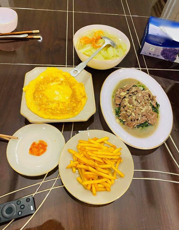 Gái một con Vân Hugo khoe tài nấu ăn, dân mạng lại chú ý một chi tiết đẹp mắt khác-6