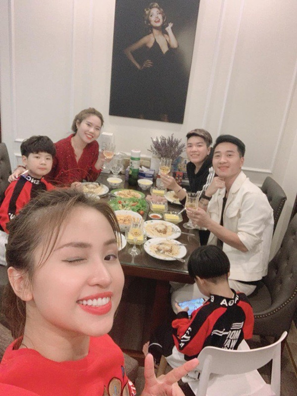 Gái một con Vân Hugo khoe tài nấu ăn, dân mạng lại chú ý một chi tiết đẹp mắt khác-12