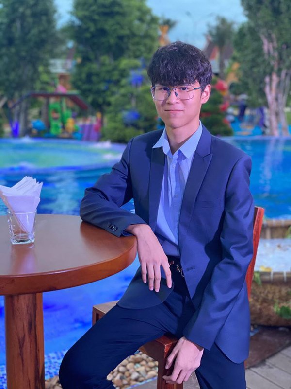Mới 15 tuổi, con trai của Huy Khánh đã ra dáng hot boy với chiều cao 1m80 cùng khuôn mặt điển trai-4