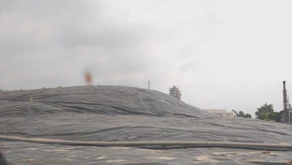 Người dân Sóc Sơn tháo dỡ lều bạt sau 4 ngày chặn xe vào bãi rác lớn nhất Hà Nội-2