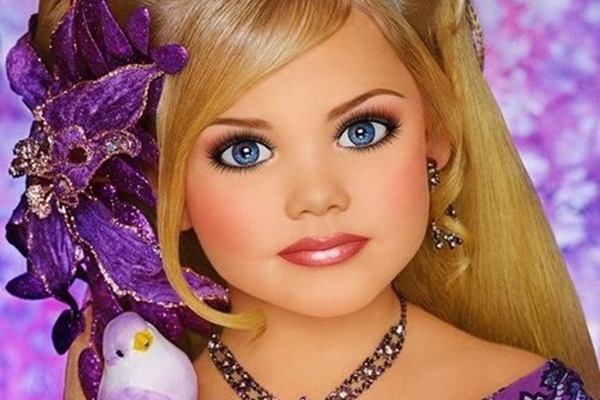 Hoa hậu nhí từng gây sốc với thái độ ngang bướng, mẹ không thể dạy dỗ nổi giờ đây có cuộc sống thay đổi đáng kinh ngạc-7