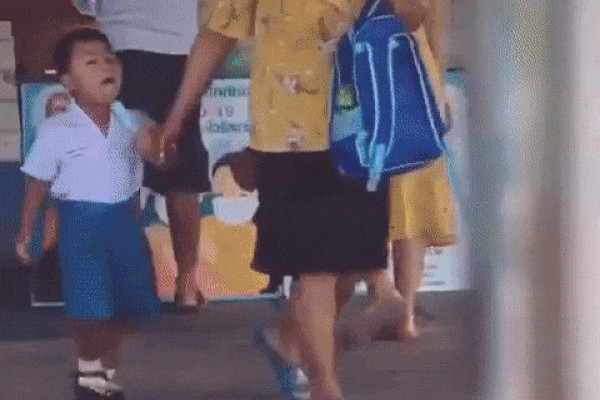 Thấy con bỏ một thứ vào tủ lạnh, mẹ trẻ lên mạng xin ý kiến, ai ngờ nhiều nhà cũng lâm vào cảnh tương tự-7