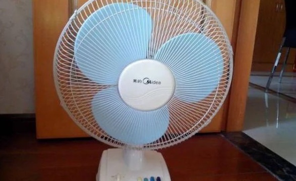 Dù quạt điện có bẩn đến đâu, hãy thử phương pháp này, không cần tháo dỡ hay lau chùi quạt sẽ như mới trong vài phút-1