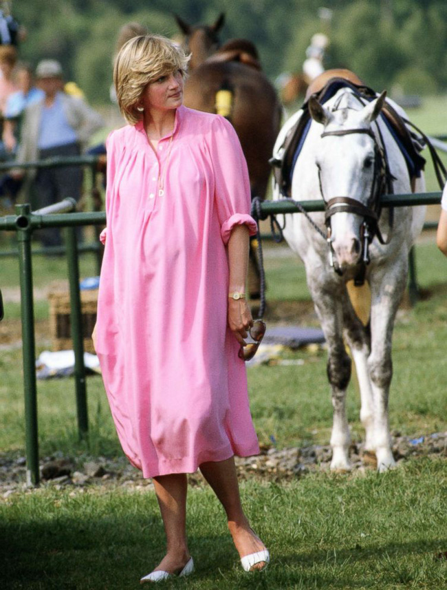 Điều ít biết về bức ảnh nhạy cảm của Công nương Diana khi mang thai con đầu lòng khiến Nữ hoàng Anh nổi giận, truyền thông Anh điêu đứng-1