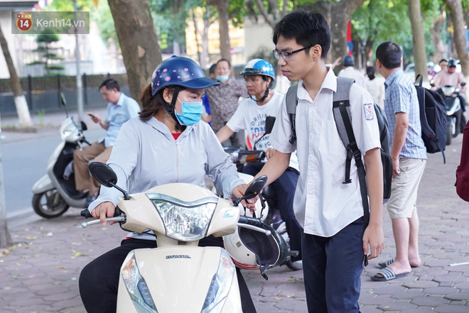 Sáng nay, học sinh Hà Nội chiến đấu môn cuối cùng trong kỳ thi vào lớp 10-2