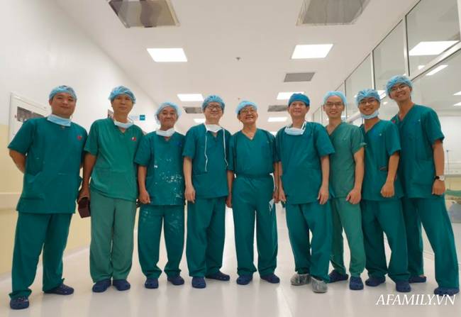 Bác sĩ ekip chỉnh hình trong ca tách song sinh Trúc Nhi - Diệu Nhi tiết lộ khoảnh khắc cuối cùng: Vừa bó bột xong là… muốn gục-2