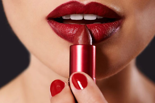 Người đàn ông lên máy bay đeo khẩu trang cẩn thận nhưng vẫn bị dân mạng ném đá không thương tiếc vì lý do này-2