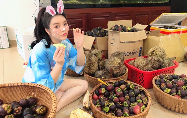 Đêm khuya mở tiệc tại gia với thực đơn hấp dẫn, Lý Nhã Kỳ mập cũng phải có đồng bọn mới chịu-1