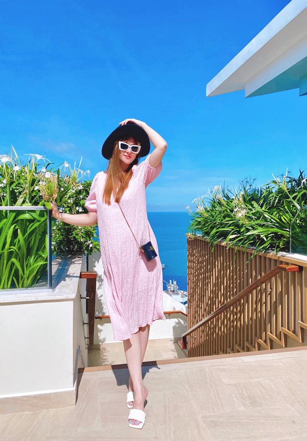 Kỉ niệm 1 năm ngày cưới, Thu Thủy khoe bụng bầu 7 tháng mà&nbsp;thon gọn đến bất ngờ-3