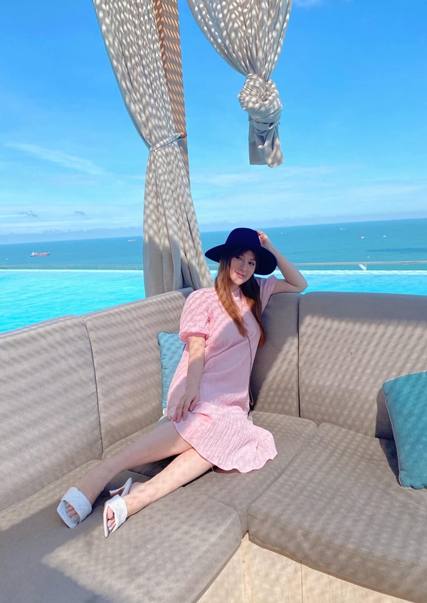 Kỉ niệm 1 năm ngày cưới, Thu Thủy khoe bụng bầu 7 tháng mà&nbsp;thon gọn đến bất ngờ-5