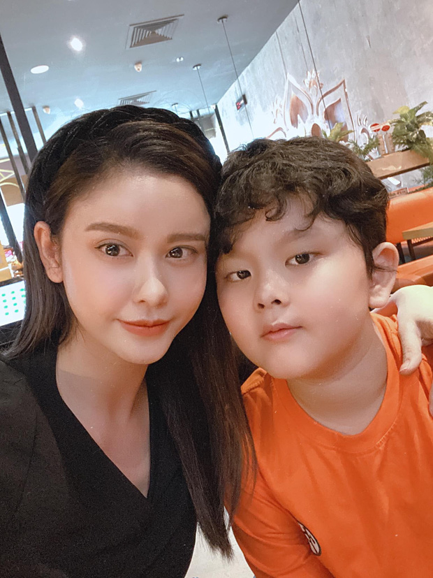 Hậu ly hôn, vợ cũ sao Việt sống như thế nào? Người lột xác đi bar đu đưa, người háo hức tìm tình yêu mới-6