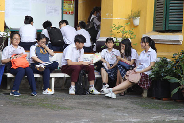 Hình ảnh giọt nước mắt mùa thi trông đến tội, ấy thế nhưng lời động viên cho nữ sinh mới chiếm spotlight với 90 ngàn lượt yêu thích-3