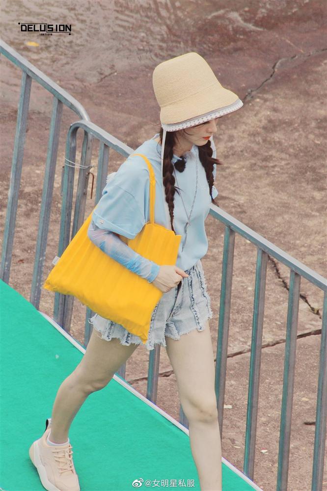 Mỹ nhân Cbiz khi để kiểu tóc cưa sừng làm nghé: Angela Baby lộ mặt mộc, Triệu Lệ Dĩnh hack tuổi tài tình-3