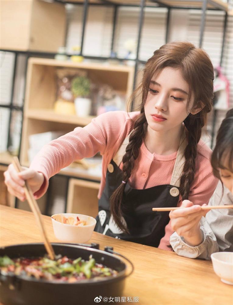 Mỹ nhân Cbiz khi để kiểu tóc cưa sừng làm nghé: Angela Baby lộ mặt mộc, Triệu Lệ Dĩnh hack tuổi tài tình-8