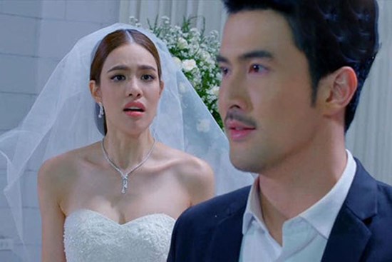 Sát ngày cưới, một chiếc váy cưới được gửi đến tận nhà tôi, vừa nhìn thấy, người yêu tôi đã loạng choạng suýt ngã