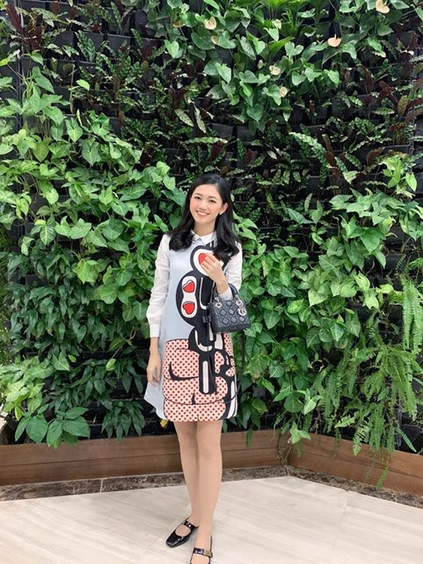 Chị em Á hậu lấy chồng đại gia: ăn mặc sang chảnh, lúc nào cũng xách túi hiệu đôi-7