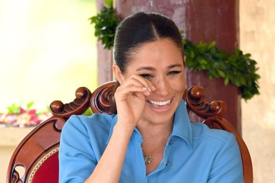Quay lưng trách móc hoàng gia Anh, Meghan Markle nhận về cay đắng đầu tiên, bị công chúng đối xử phũ phàng không thương tiếc
