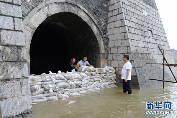 Nước về đạt 61.000 m3/giây, đập Tam Hiệp mở 3 cửa xả lũ-9