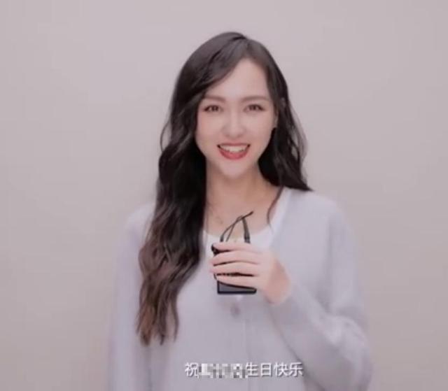 Lâu ngày mới xuất hiện, Đường Yên gây xôn xao với gương mặt sưng phù và cằm nhọn hoắt-1