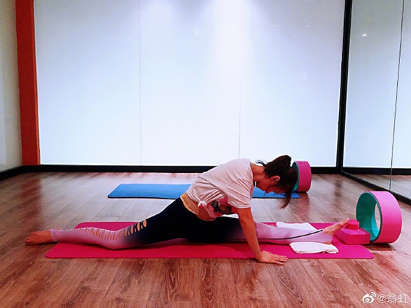 Hoa hậu Châu Á bị bố mẹ từ mặt vì đóng phim nóng, chồng hắt hủi đuổi khỏi nhà giờ ra sao?-11