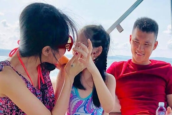 Kể chuyện trên trang cá nhân, Thủy Tiên tiết lộ luôn tính cách cực đặc biệt mà cũng ngầu thôi rồi của con gái Bánh Gạo