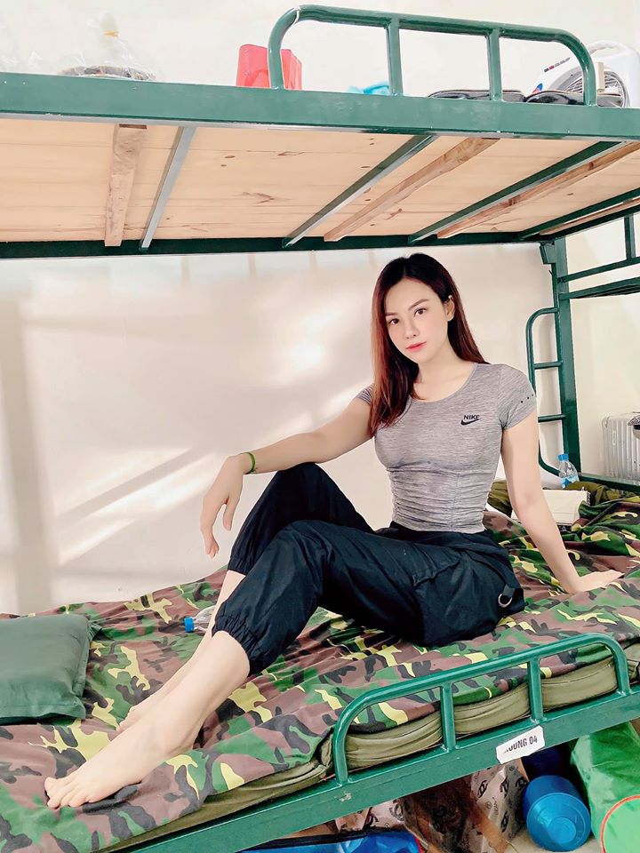 Con dâu của tỷ phú Hoàng Kiều - gây sốt mạng xã hội dù đang cách ly covid-6