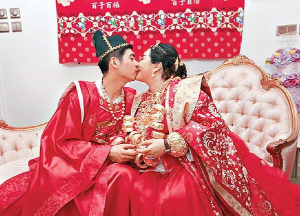 Các con của Vua sòng bài Macau lần lượt kết hôn để có lợi thế tranh gia tài, ái nữ xinh đẹp nhất vẫn bình thản với bạn trai nổi tiếng-4