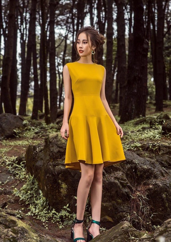 Thời tiết nắng gắt, đây là những mẫu váy sát nách có thể giúp chị em hạ nhiệt nhanh chóng-7