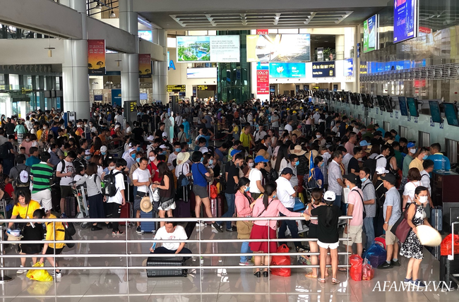 Ảnh: Biển người vật vã hàng tiếng đồng hồ chờ check-in tại sân bay Nội Bài giữa mùa cao điểm du lịch-4