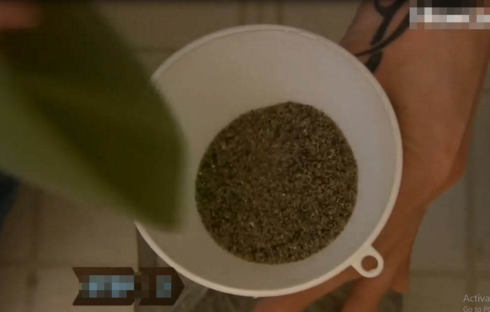 Ông xã cầm 2 chai bia vào nhà vệ sinh, tưởng làm điều gì mờ ám hóa ra lại giúp vợ tiết kiệm nước suốt cả mùa hè-3