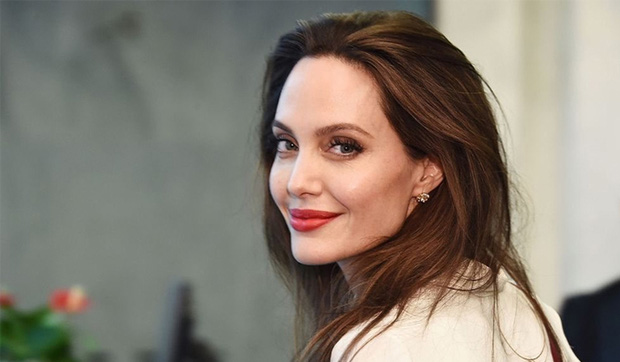 Làm rõ loạt tin đồn Angelina Jolie yêu đồng giới: Dính tin đồn hẹn hò 2 mỹ nhân, cưới Brad Pitt làm lá chắn?-5