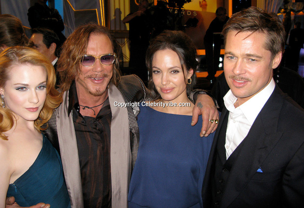 Làm rõ loạt tin đồn Angelina Jolie yêu đồng giới: Dính tin đồn hẹn hò 2 mỹ nhân, cưới Brad Pitt làm lá chắn?-3