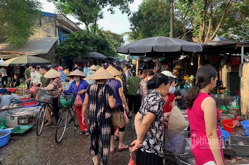 Cạn tiền bị tiểu thương chém giá đắt, dân dậy sớm đi chợ đầu mối-1