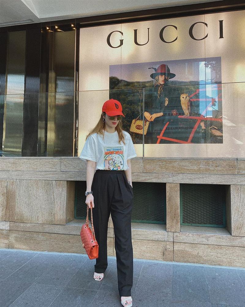 Những kiểu quần tôn dáng được sao Việt lăng xê, chị em đu theo thì chân dài tới nách là cái chắc-6