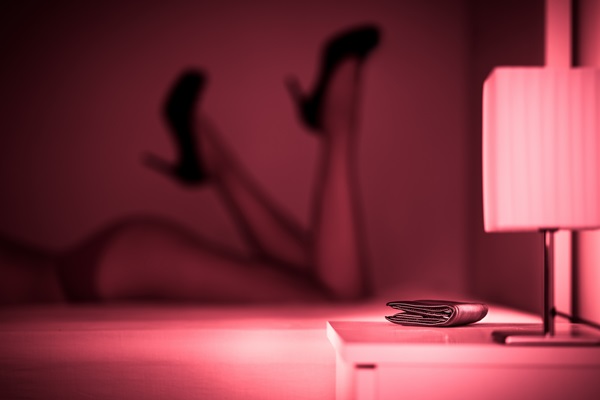 Cưỡng hiếp, ép buôn ma túy và mặt tối của mối quan hệ với Sugar Daddy-2